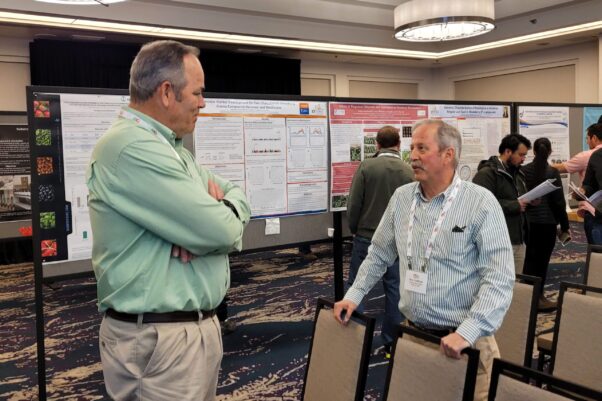 Strawberry conference draws hundreds to central California