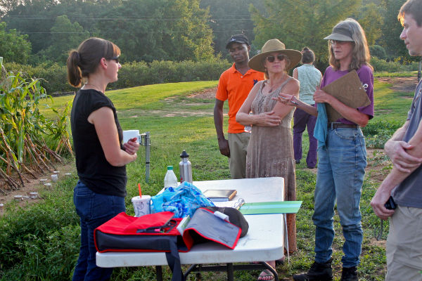 Attendees discuss growing practices during the 2012 Organic Twilight Tour. Photos: Merritt Melancon